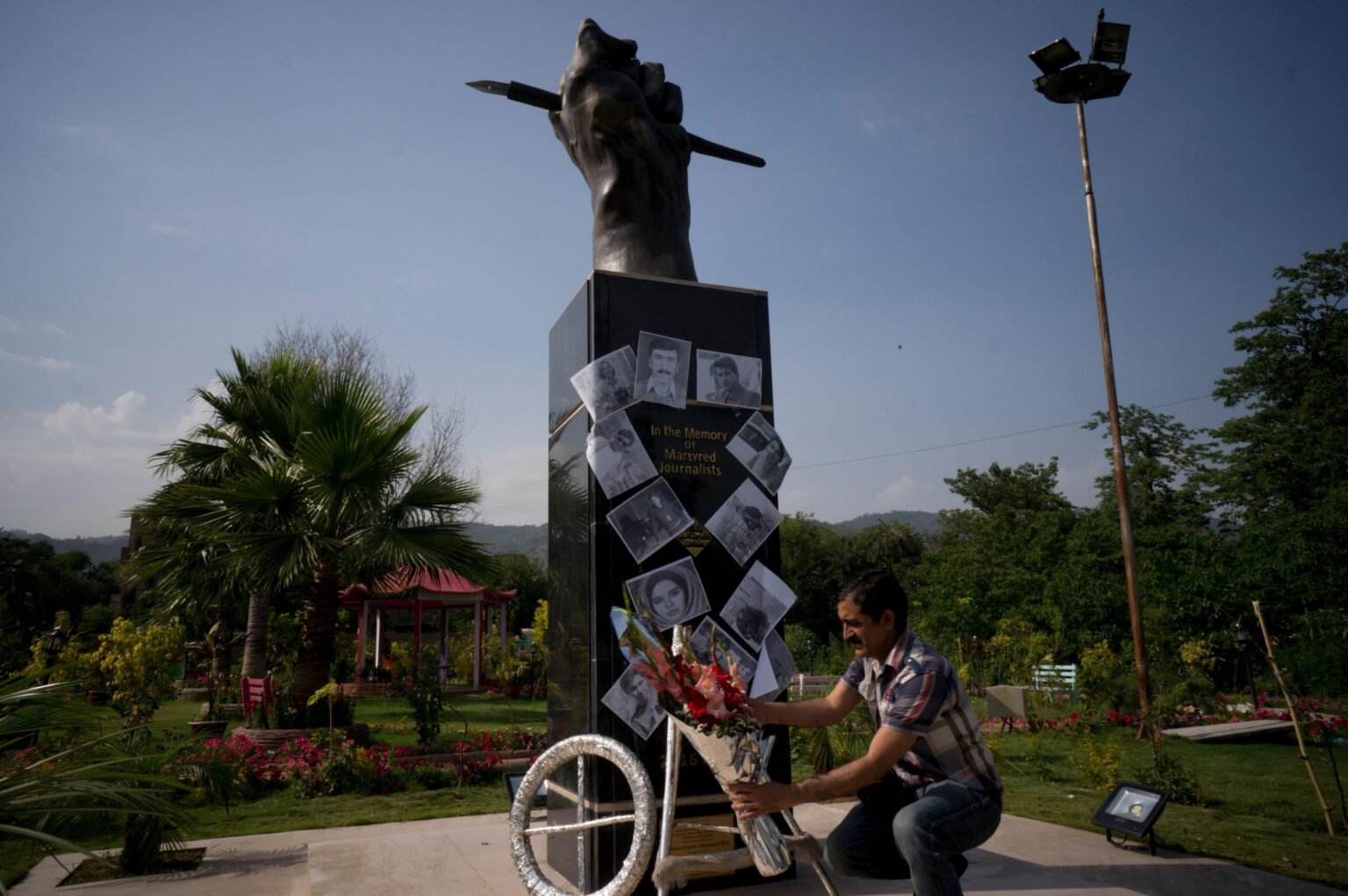 Police in Islamabad raid the press club in an escalation of Pakistan’s attack on the media
