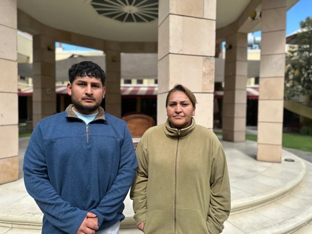 Canal 35 Televisión Tunari’s Ángela Ninoska Mamani and her son, cameraman Dahan Joaquín Vedia, were attacked May 3, 2025 while reporting outside the Cotapachi military barracks in Quillacollo, near Cochabamba. (Photo: Dánae Vílchez)