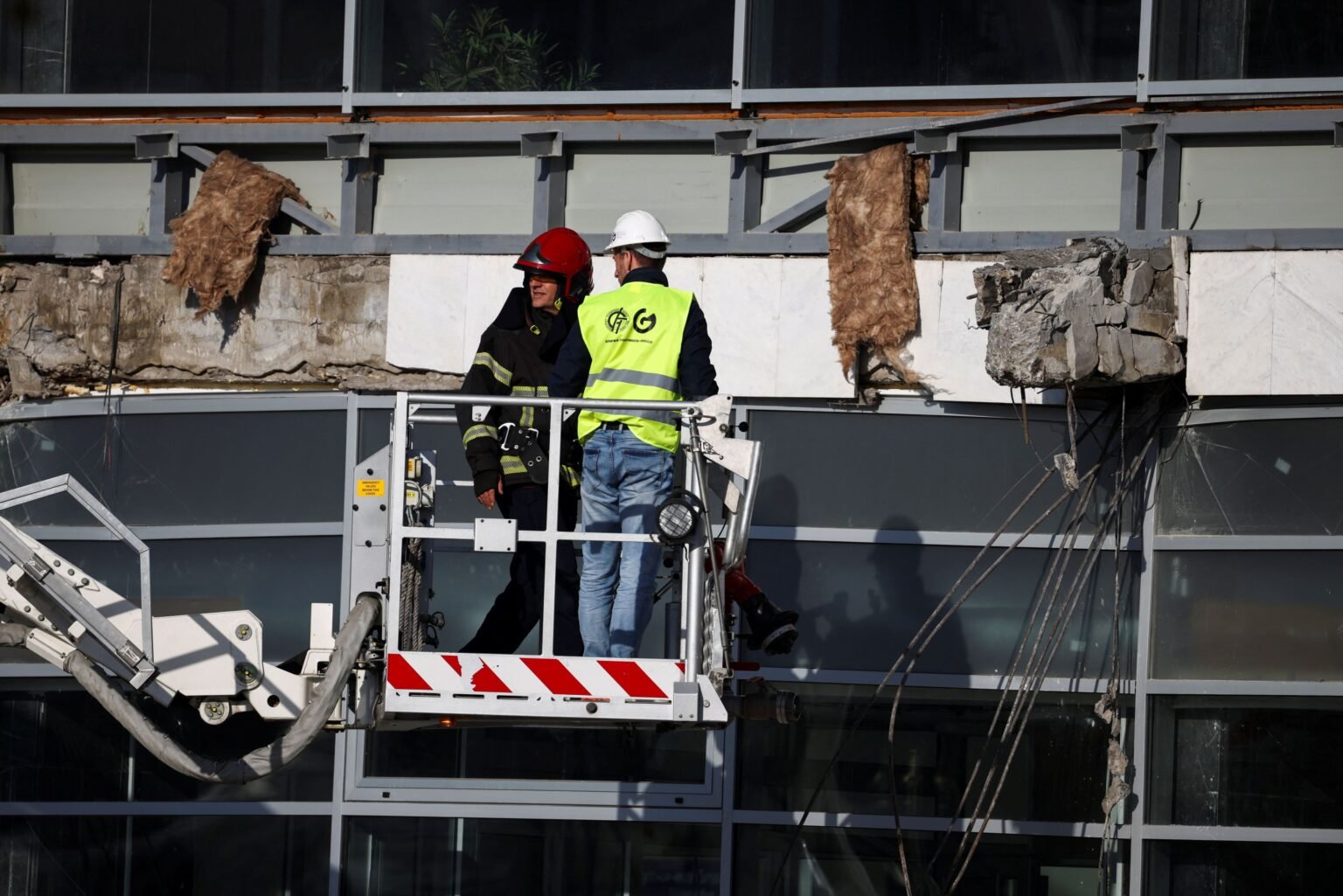 Protesters attack several journalists in Serbia 