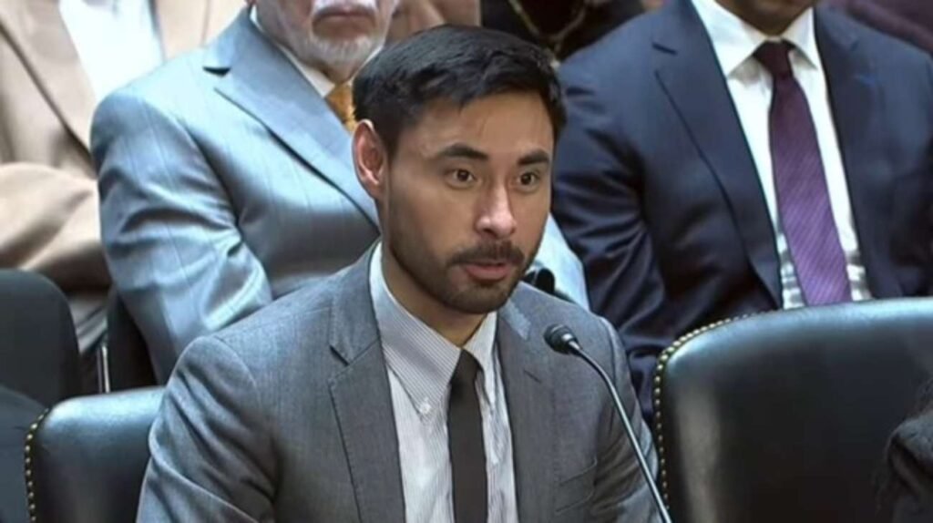 CBP Agents Held This U.S. Citizen for Hours Until He Agreed To Let Them Search His Electronic Devices CBP Agents Held This U.S. Citizen for Hours Until He Agreed To Let Them Search His Electronic Devices