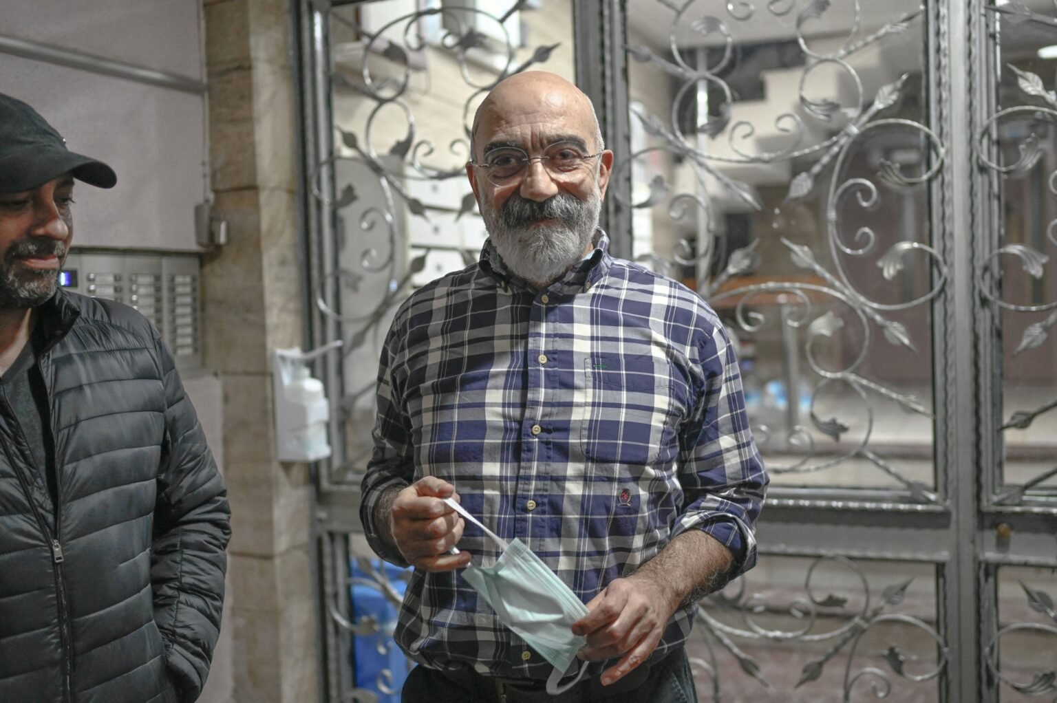 Veteran Turkish journalists Ahmet Altan and Nazlı Ilıcak sentenced to prison