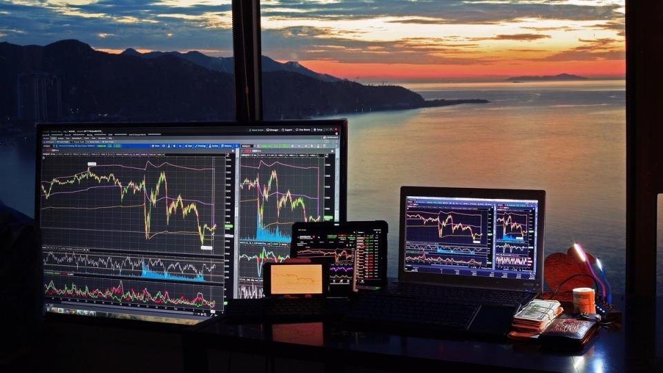 Stocks start catching up with bitcoin’s earlier meltdown to ,000 as bond yields rise Stocks start catching up with bitcoin’s earlier meltdown to ,000 as bond yields rise