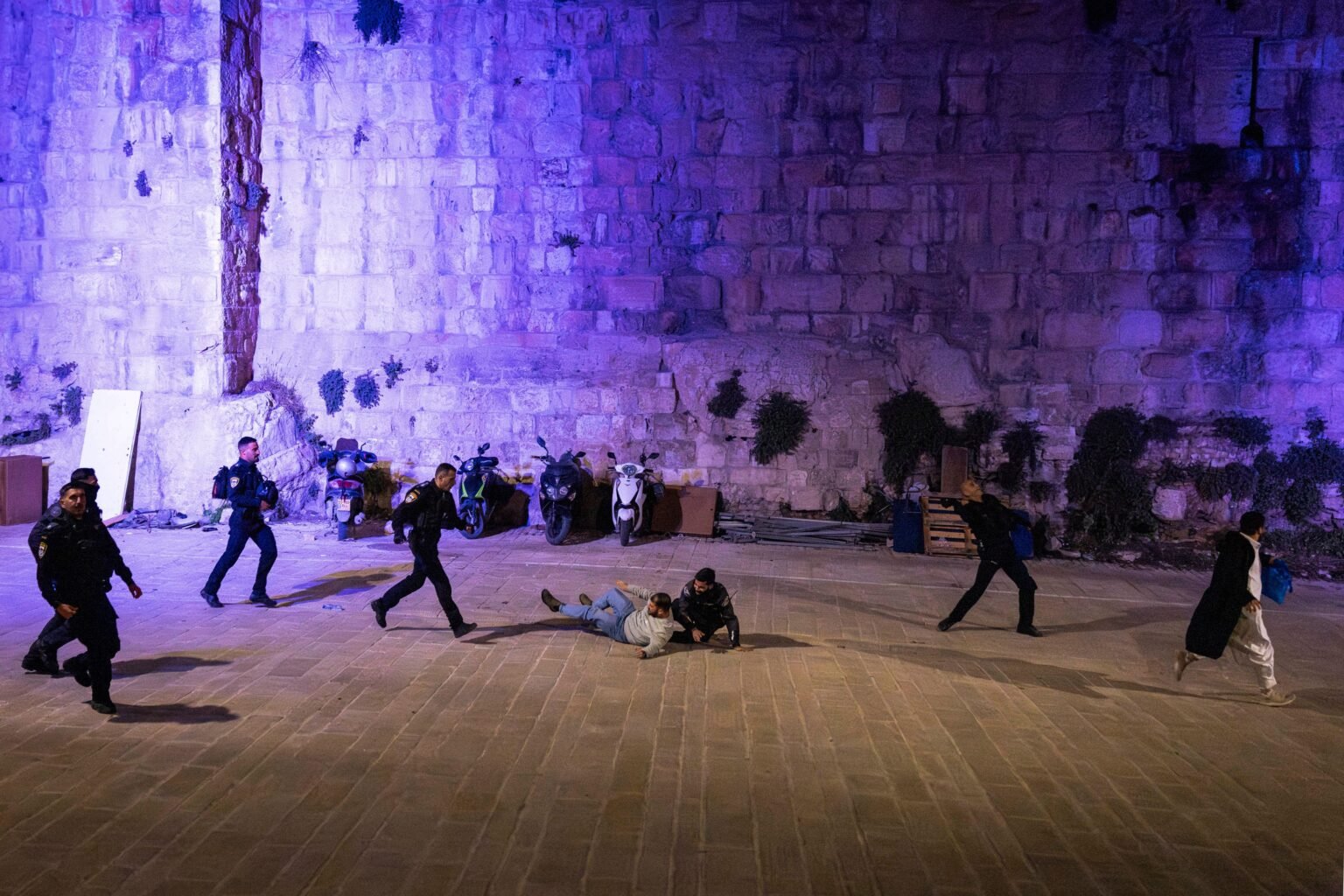 At least 3 journalists assaulted by Israeli police in Jerusalem