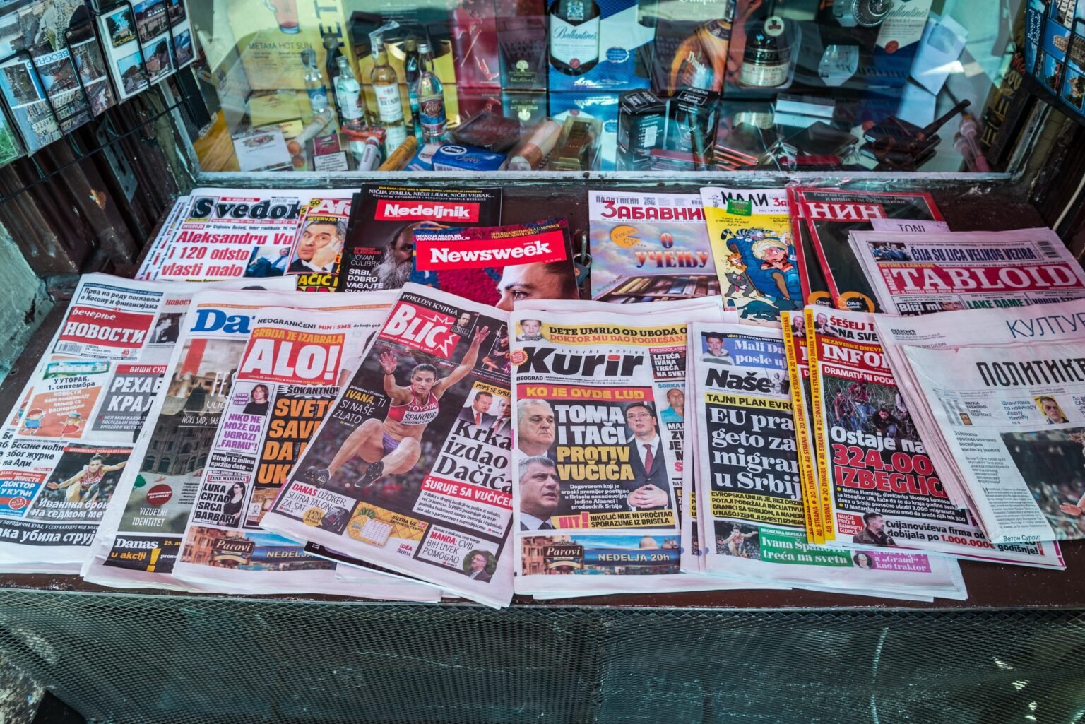 Independent journalists and media in Serbia are facing increasing attacks. Photo: Konrad Zelazowski/Alamy

				
				
				
				
				Against the backdrop of ongoing challenges to media pluralism and increasing attacks and pressure on independent journalists – particularly in the wake of nationwide protests following the Novi Sad tragedy on 1 November 2024 – as highlighted by the recently launched 2025 Europe Press Freedom report of the CoE Platform partners, and the 2025  MFRR Monitoring Report, the mission will assess the current media freedom and safety of journalists’ situation in the country. The visit follows-up on a solidarity mission of media freedom groups in April 2025 to discuss possible measures to improve the safety of journalists. The delegation aims to meet with journalists, public officials, as well as representatives of civil society, international organisations, and foreign representations in Belgrade. 
Key topics on the agenda include violence against journalists during protests, SLAPPs, impunity for the killing of journalists, media capture, the independence of the media regulator and public service media, investigations into spyware cases, and digital threats against journalists. 
The partners will share their initial findings at a press conference on 27 March 2026 at 14:00, at the memorial of murdered journalist Slavko Ćuruvija (Svetogorska 35, Belgrade). 
The delegation will include representatives from the following organisations: ARTICLE 19 Europe, Association of European Journalists (AEJ), Committee to Protect Journalists (CPJ), European Broadcasting Union, European Centre for Press and Media Freedom (ECPMF), European Federation of Journalists (EFJ),  Index on Censorship, International Press Institute (IPI), Osservatorio Balcani Caucaso Transeuropa (OBCT), and Reporters Without Borders (RSF). 

Srbija: Misija za slobodu medija ispitaće dugotrajne izazove i zalagati se za reforme
U periodu od 26. do 27. marta 2026. godine, partnerske organizacije u okviru Media Freedom Rapid Response (MFRR) i Platforme Saveta Evrope za zaštitu novinarstva i bezbednost novinara sprovešće misiju u Srbiji.
U kontekstu stalnih izazova po medijski pluralizam i sve učestalijih napada i pritisaka na nezavisne novinare – naročito nakon masovnih protesta širom zemlje posle tragedije u Novom Sadu 1. novembra 2024. godine – kako je istaknuto u nedavno objavljenom Izveštaju o slobodi medija u Evropi za 2025. godinu partnera Platforme Saveta Evrope, kao i u MFRR Monitoring izveštaju za 2025. godinu, misija će proceniti trenutno stanje slobode medija i bezbednosti novinara u zemlji. Poseta predstavlja nastavak misije solidarnosti organizacija za slobodu medija iz aprila 2025. godine, tokom koje su razmatrane moguće mere za unapređenje bezbednosti novinara. Delegacija ima za cilj da se sastane sa novinarima, javnim zvaničnicima, kao i predstavnicima civilnog društva, međunarodnih organizacija i stranih predstavništava u Beogradu.
Ključne teme na dnevnom redu uključuju nasilje nad novinarima tokom protesta, SLAPP tužbe, nekažnjivost za ubistva novinara, zarobljavanje medija, nezavisnost regulatora i javnih medijskih servisa, istrage o slučajevima špijunskog softvera, kao i digitalne pretnje novinarima.
Partneri će podeliti svoje početne nalaze na konferenciji za novinare 27. marta 2026. godine u 14:00 časova, kod spomen-obeležja ubijenom novinaru Slavku Ćuruviji (Svetogorska 35, Beograd).
Delegaciju će činiti predstavnici sledećih organizacija: ARTICLE 19 Evropa, Udruženje evropskih novinara (AEJ), Komitet za zaštitu novinara (CPJ), Evropska radiodifuzna unija, Evropski centar za slobodu štampe i medija (ECPMF), Evropska federacija novinara (EFJ), Indeks o cenzuri, Međunarodni institut za štampu (IPI), Opservatorija za Balkan, Kavkaz i Transevropu (OBCT) i Reporteri bez granica (RSF).

			
			
					
				
				
				
				READ MORE