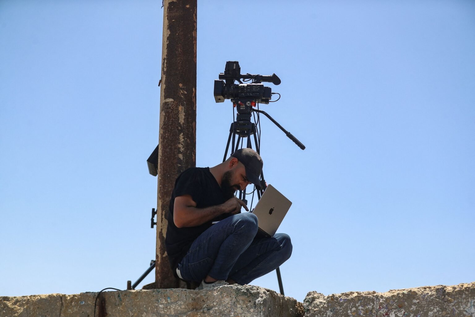 How Middle East journalists report during internet blackouts