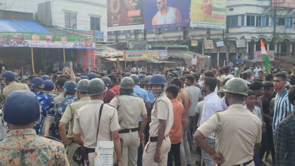 Police personnel in riot gear face a crowd during protests in Berhampore, Murshidabad district, West Bengal, following the Waqf Amendment Act unrest in April 2025. Journalists covering the demonstrations were among those targeted by the mob. (Photo: Maidul Islam)