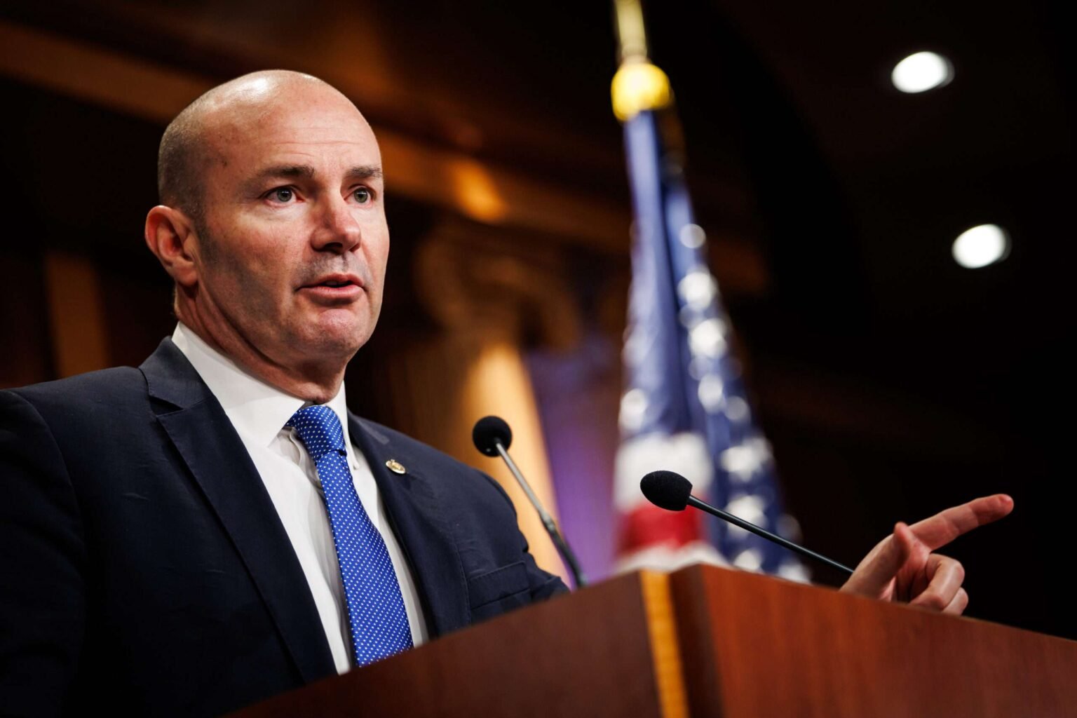 Sen. Mike Lee Says Federal Prison Hung Up on Him When He Tried To Check on Inmate