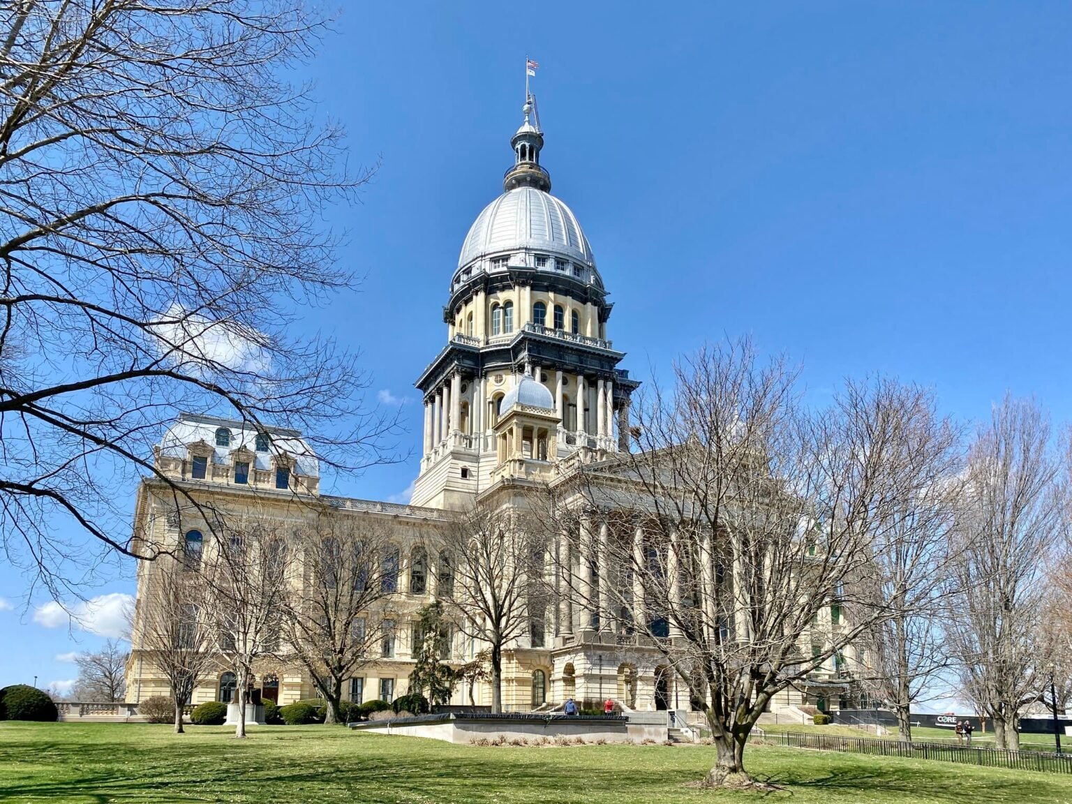 Illinois lawmakers pass bill aimed at protecting public media outlets at public universities
