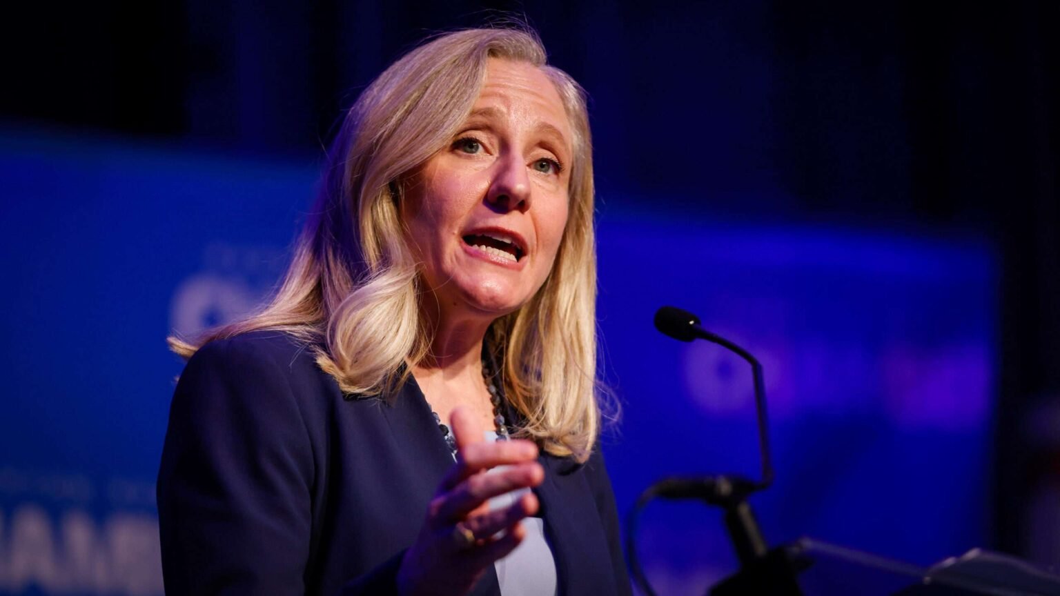 Abigail Spanberger Vetoes Mandatory Collective Bargaining, Defying Virginia Unions