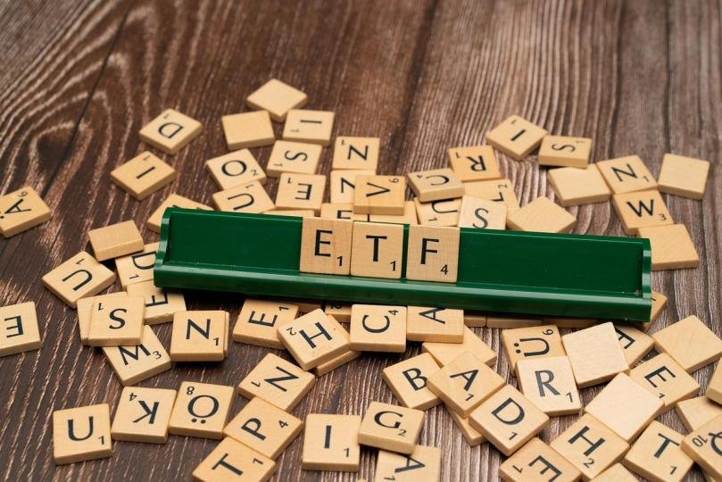 Bitcoin and ether ETFs lost 1 million combined as rate-cut hopes died Bitcoin and ether ETFs lost 1 million combined as rate-cut hopes died