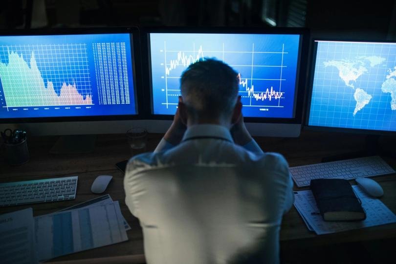 Bitcoin slips toward ,000 amid tech selloff Bitcoin slips toward ,000 amid tech selloff