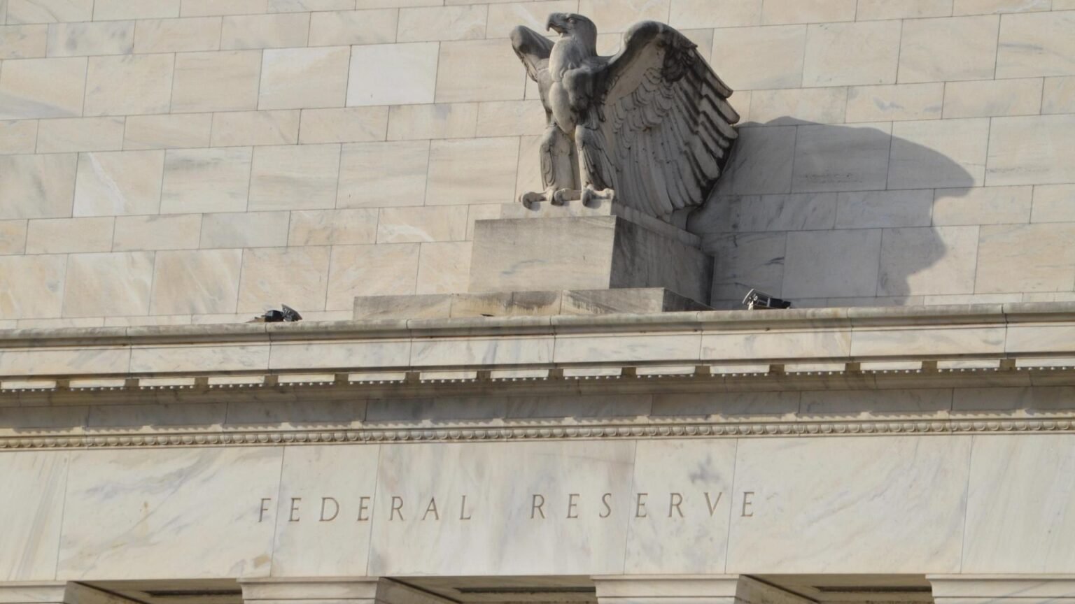 Bitcoin clears ,000 in Asia hours ahead of Fed decision