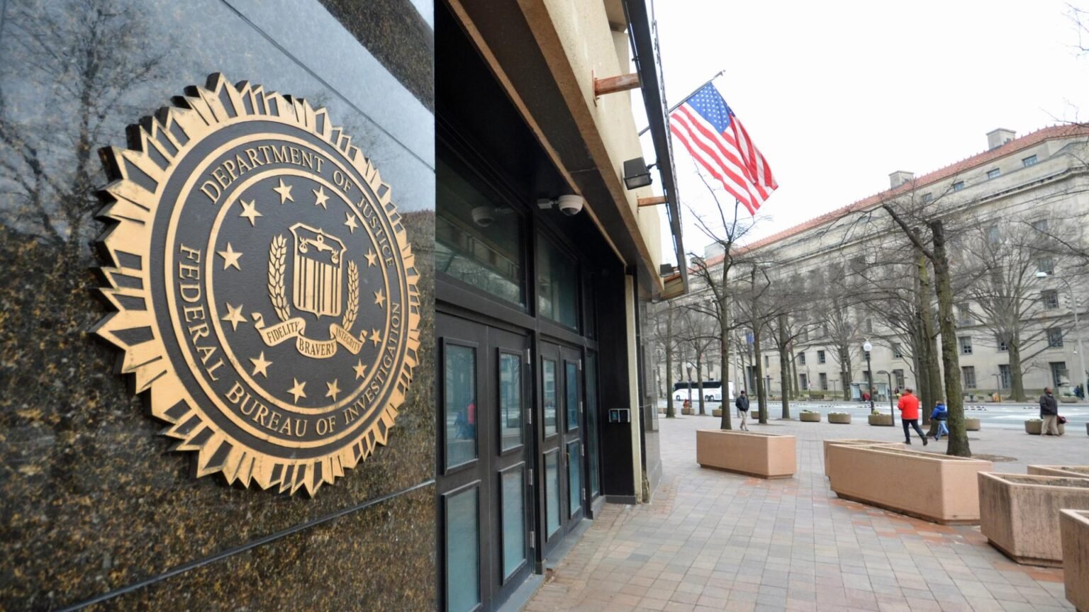 U.S. FBI intelligence agent arrested in connection with theft of  million in crypto