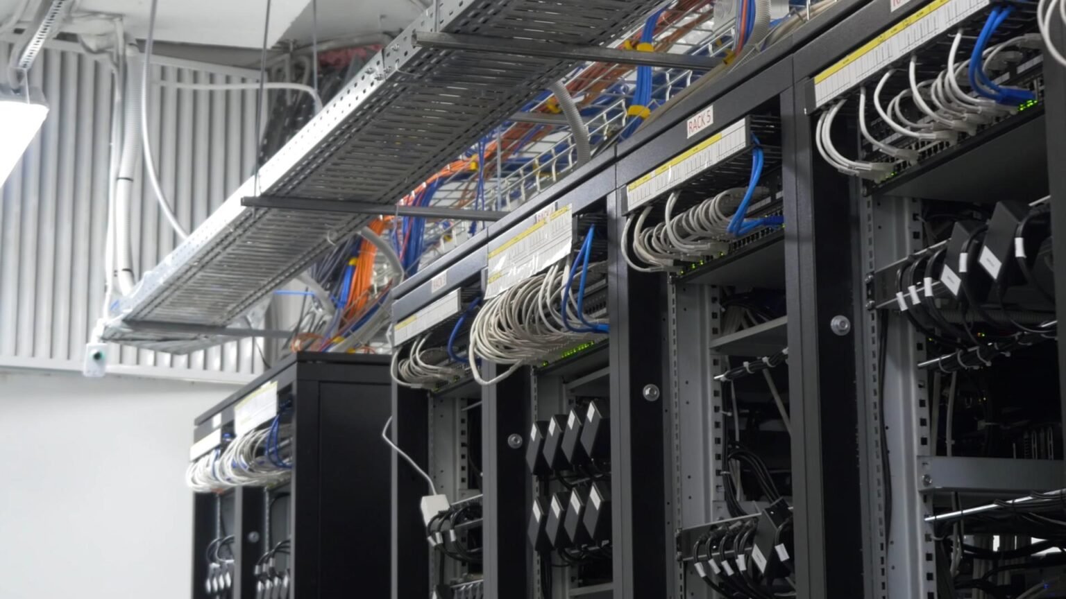 Riot stock surges after securing 20-year Anthropic AI infrastructure agreement