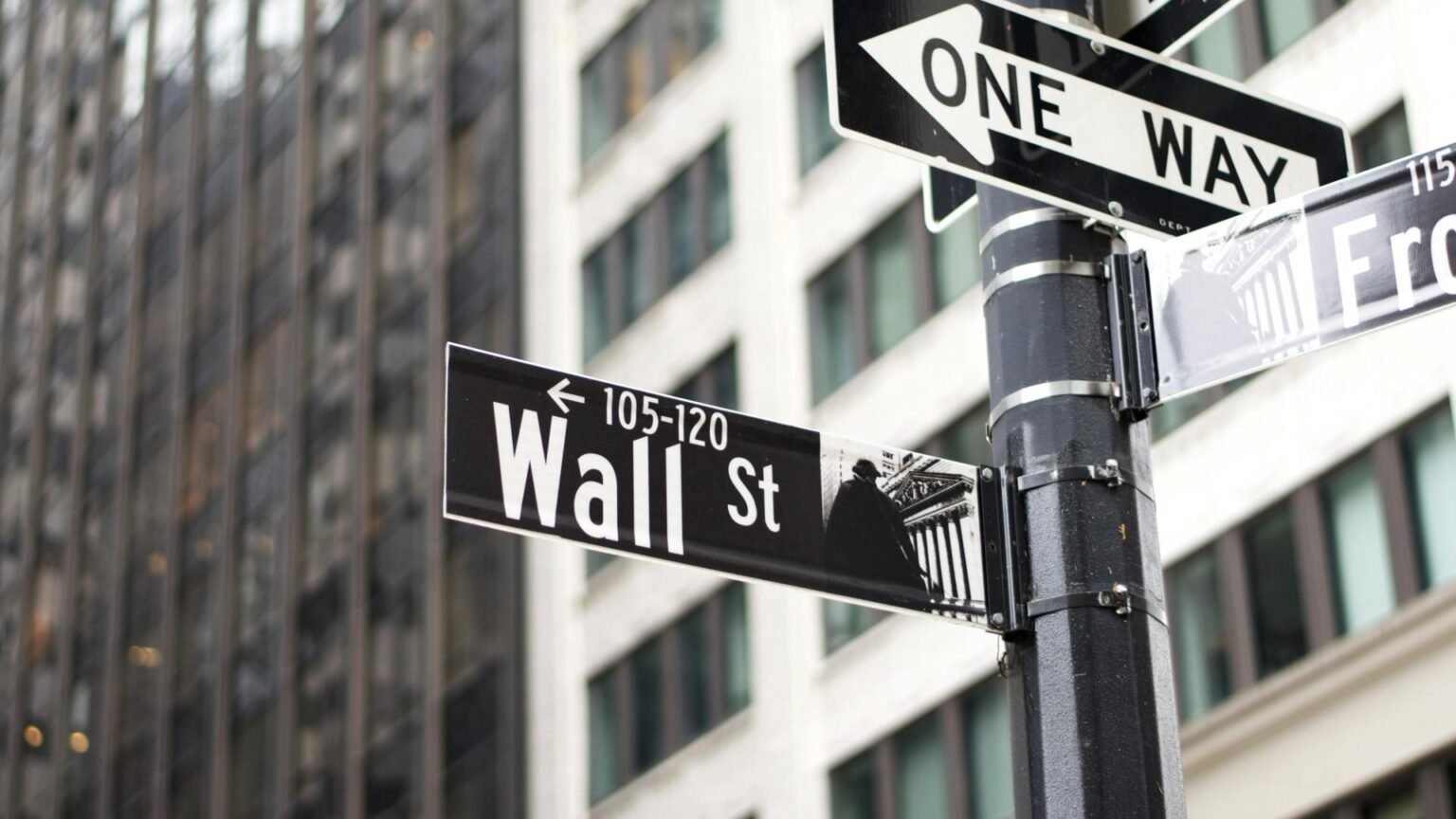 Bullish (BLSH), Coinbase (COIN), Circle (CRCL) slide as SEC delay weighs on tokenization trade