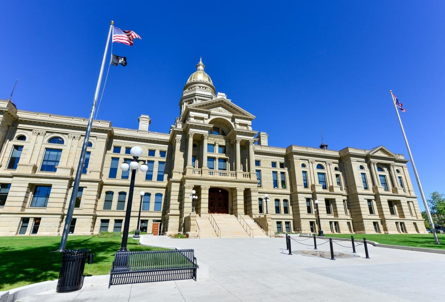 Wyoming joins  billion LayerZero exodus with state stablecoin move