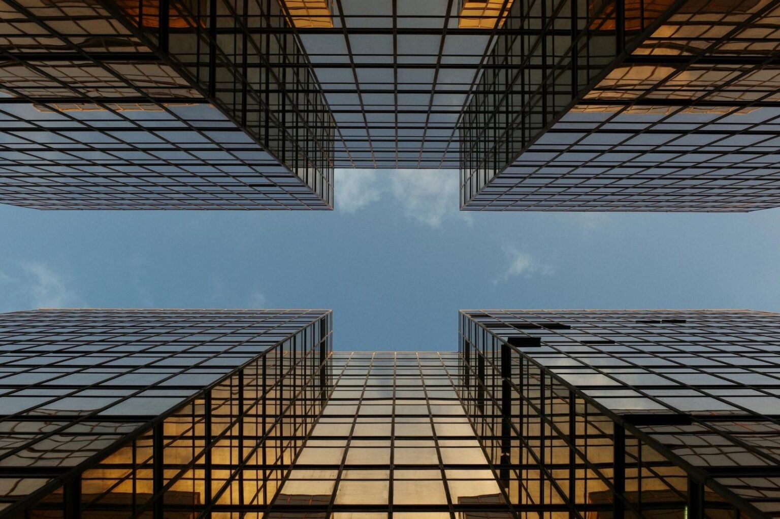 Crypto Long & Short: Tokenized equities: the model underneath the trade