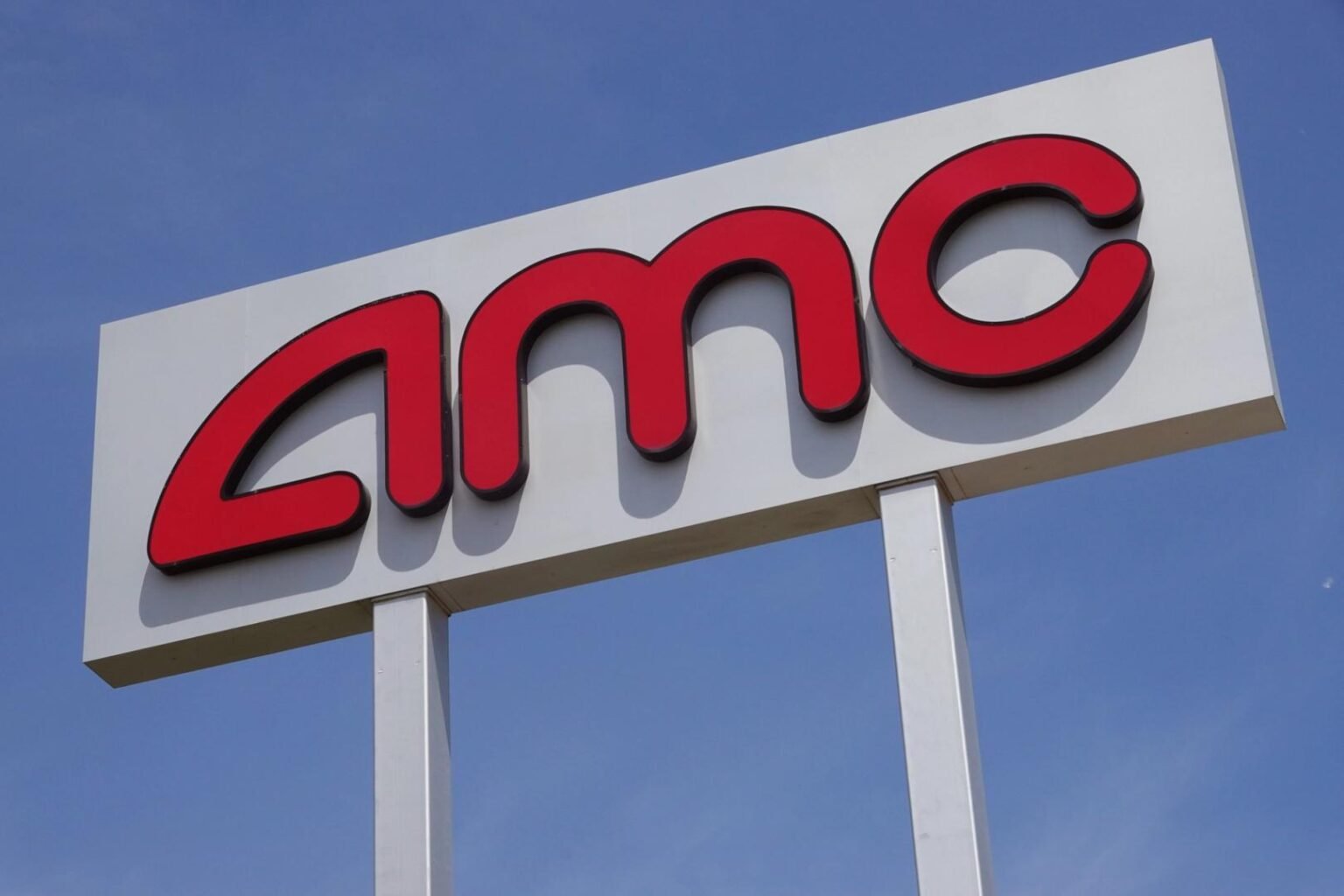 AMC CEO blasts Robinhood for stock token, putting synthetic shares in spotlight AMC CEO blasts Robinhood for stock token, putting synthetic shares in spotlight