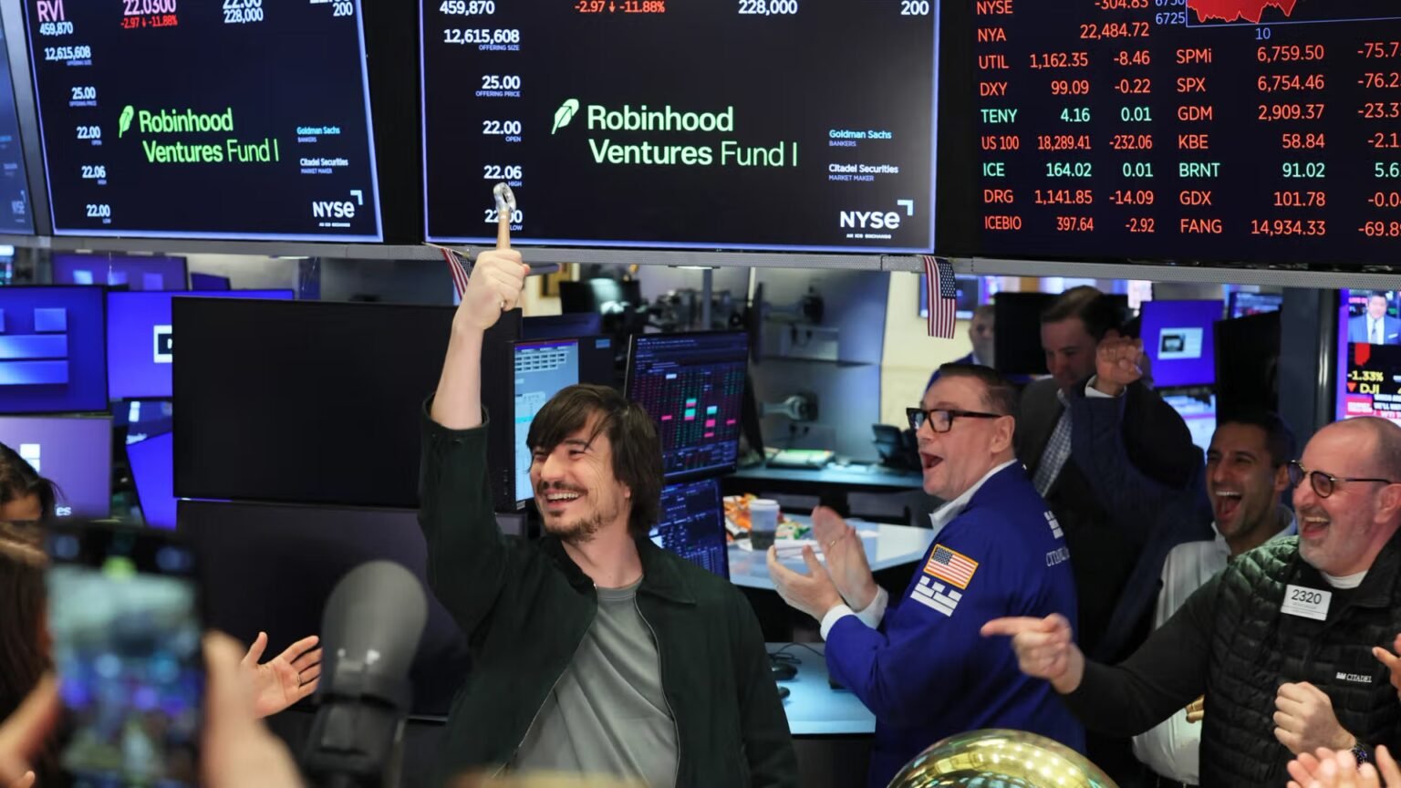 Robinhood (HOOD) adds AI agents, perps and weekend trading in push to win active traders